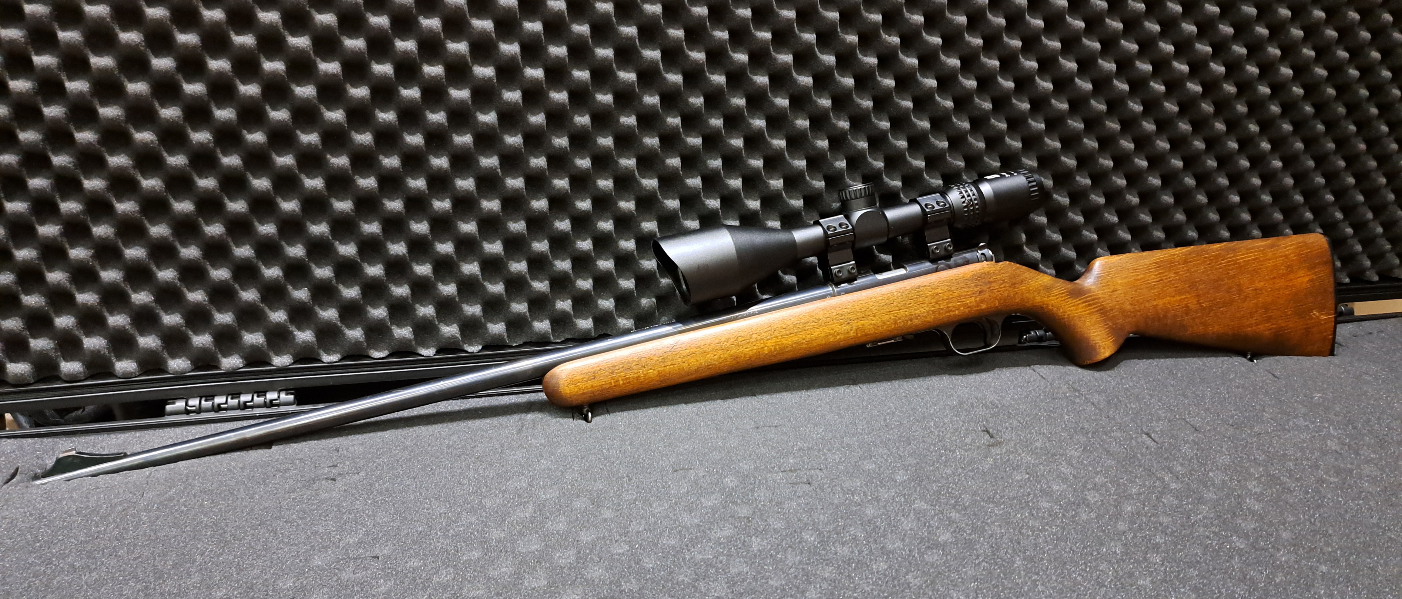 BROWNING T-BOLT - GERADEZUGREPETIERER - .22LR MIT ARES ARMS 3-9x50