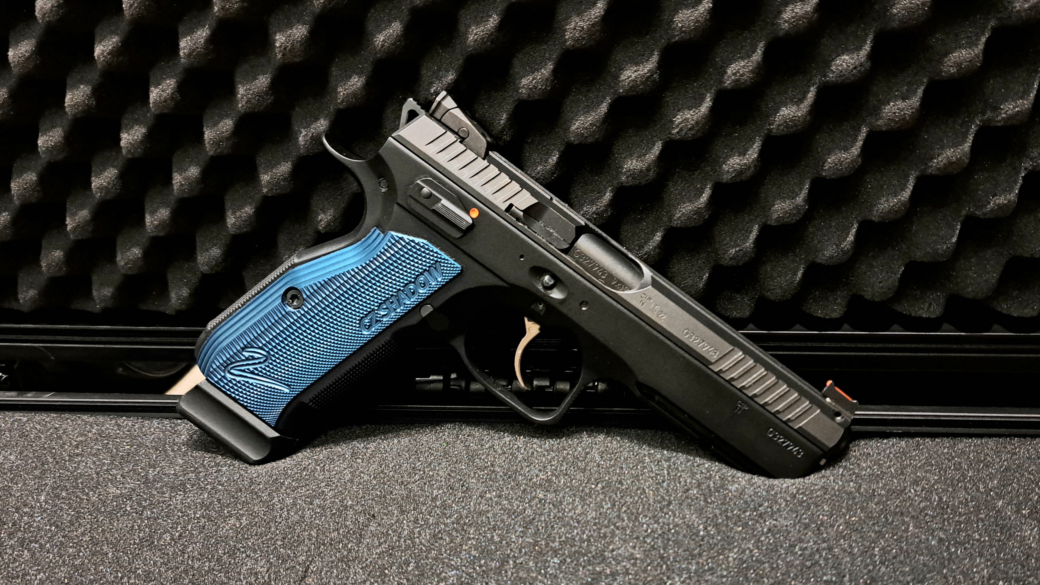 CZ SHADOW 2 - 9 MM LUGER - SCHWARZ/BLAU - SA/DA - GEBRAUCHTWAFFE