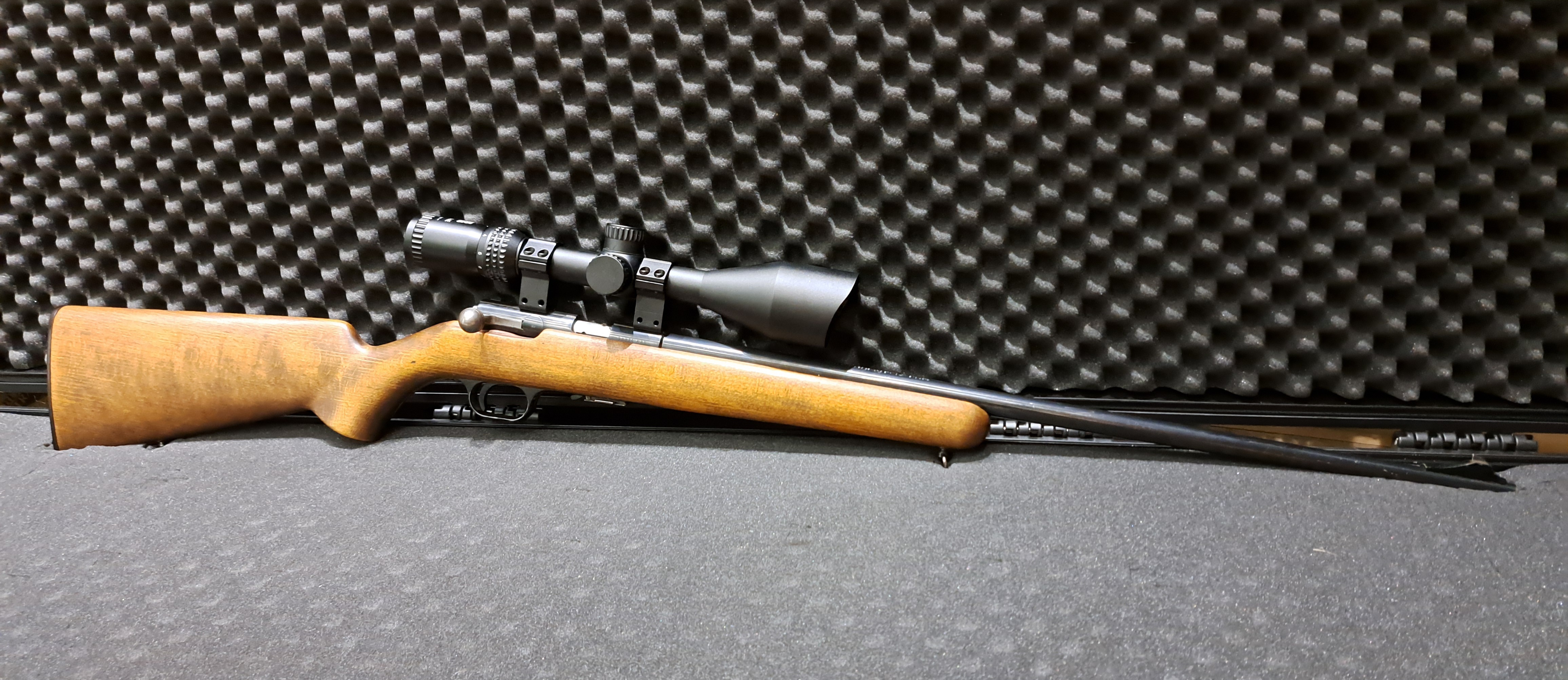 BROWNING T-BOLT - GERADEZUGREPETIERER - .22LR MIT ARES ARMS 3-9x50