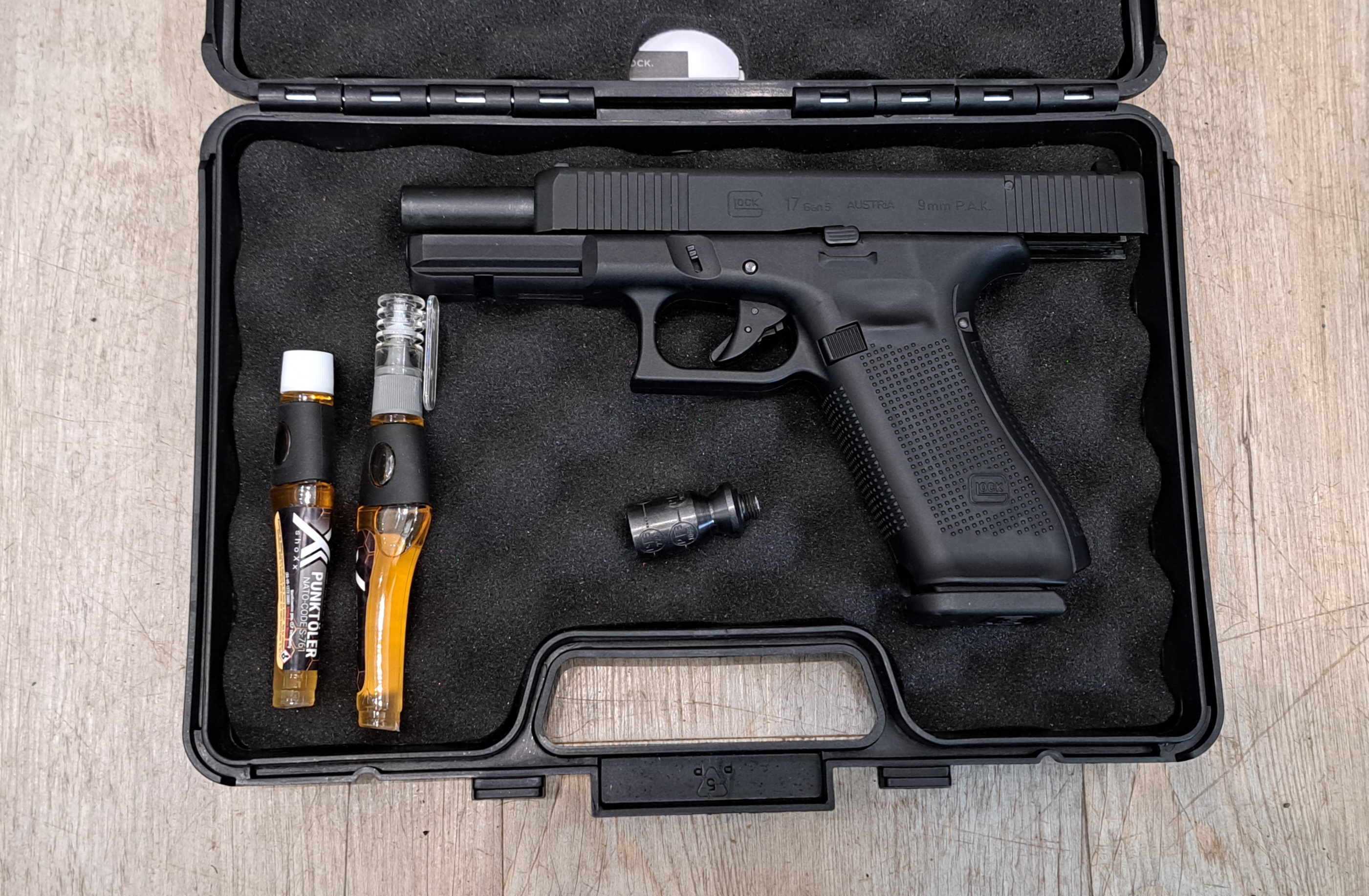 GEBRAUCHT - GLOCK 17 GEN 5 - 9 MM P.A.K. SCHRECKSCHUSSPISTOLE