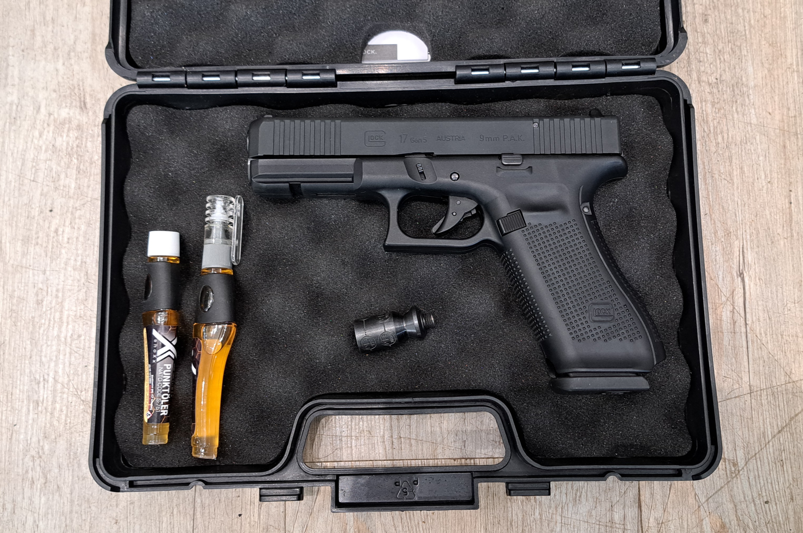 GEBRAUCHT - GLOCK 17 GEN 5 - 9 MM P.A.K. SCHRECKSCHUSSPISTOLE