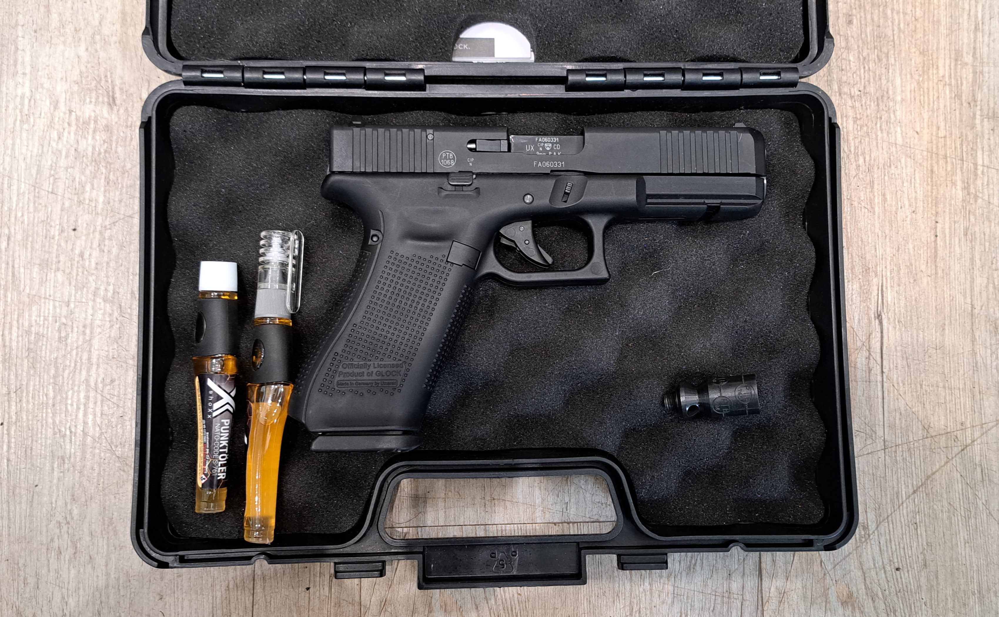 GEBRAUCHT - GLOCK 17 GEN 5 - 9 MM P.A.K. SCHRECKSCHUSSPISTOLE