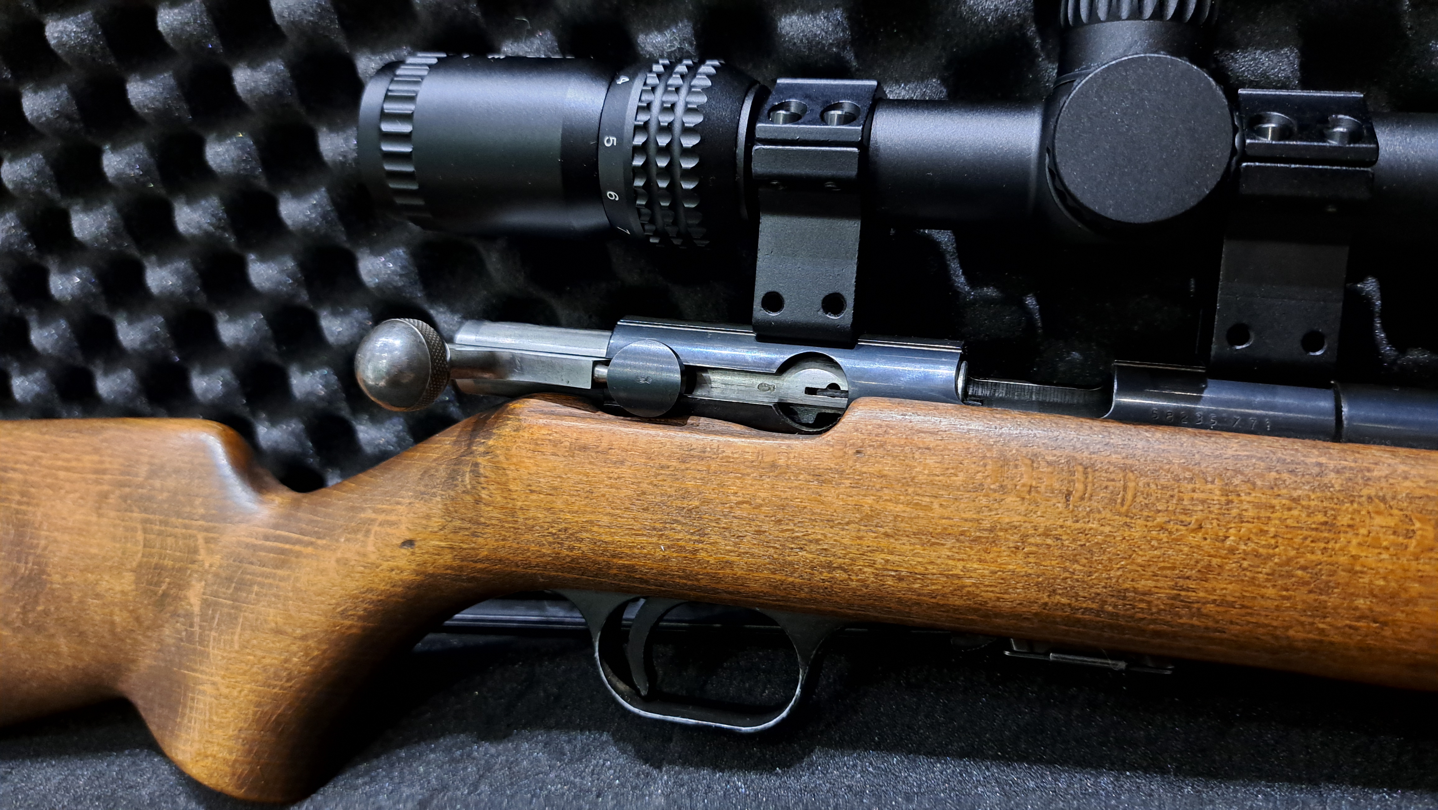 BROWNING T-BOLT - GERADEZUGREPETIERER - .22LR MIT ARES ARMS 3-9x50