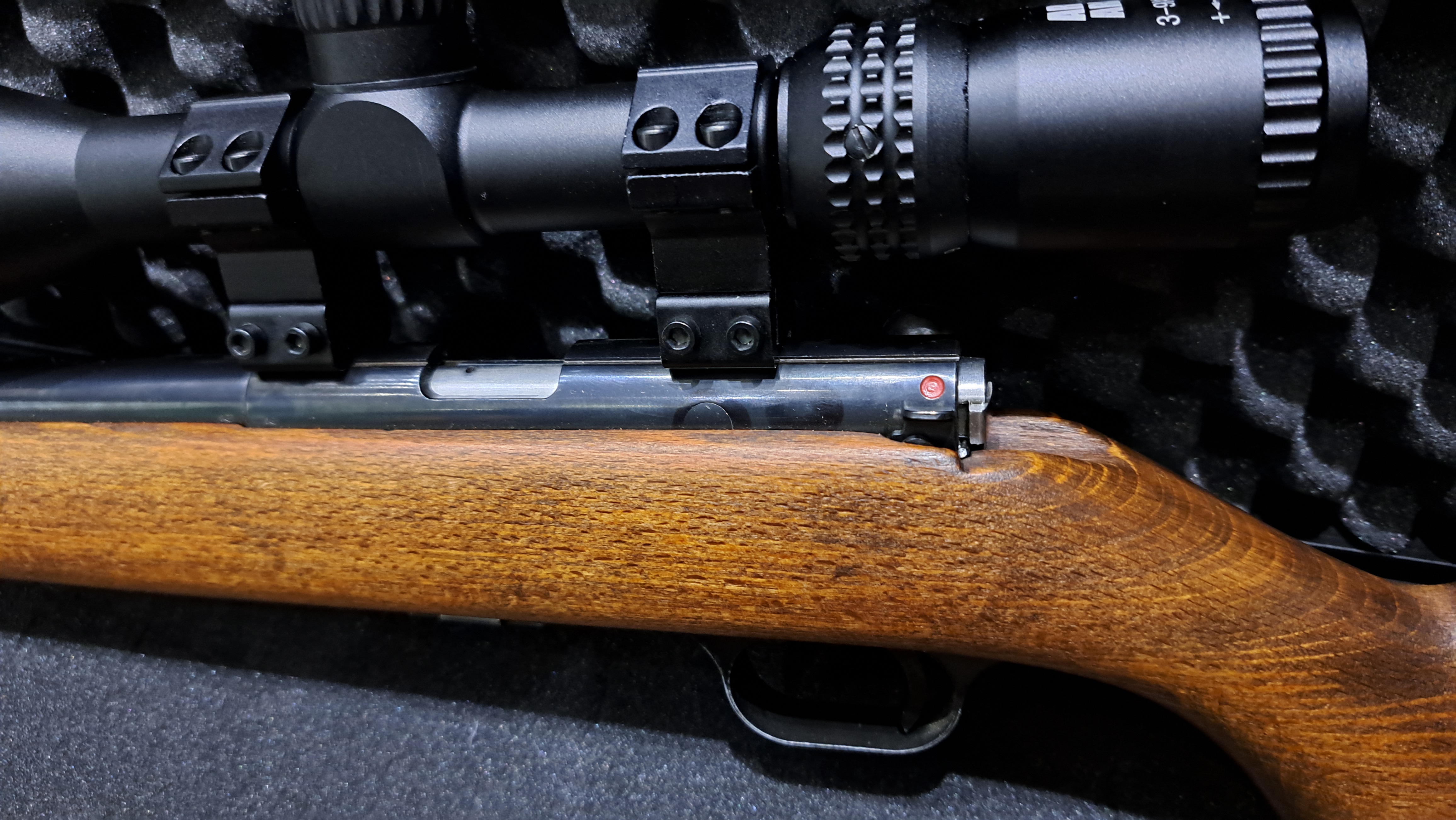 BROWNING T-BOLT - GERADEZUGREPETIERER - .22LR MIT ARES ARMS 3-9x50