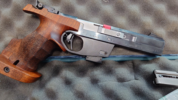 SPORTPISTOLE BENELLI MP 90 S .22LR