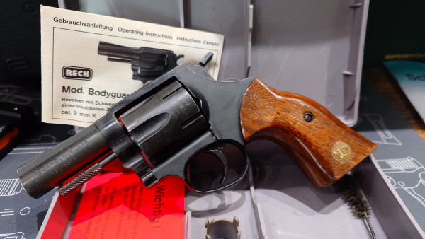RECK BODYGUARD - SCHRECKSCHUSS-REVOLVER - 9 MM R.K. / .380 KNALL - OVP